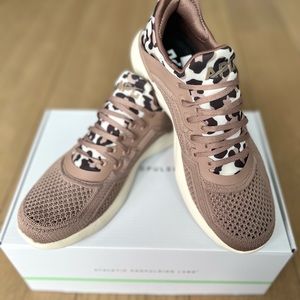 APL Techloom Tracer Sneaker - Almond Pristine Leopard